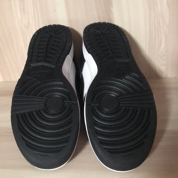 Men’s Nike Dunk Low Panda Sneakers - Picture 8 of 8